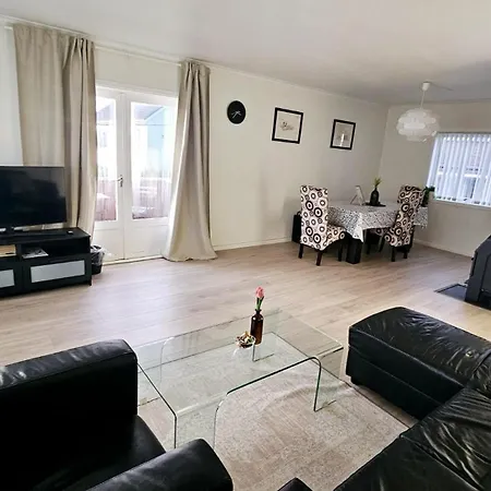 Apartment Koselig Med Balkong Og Parkering. *